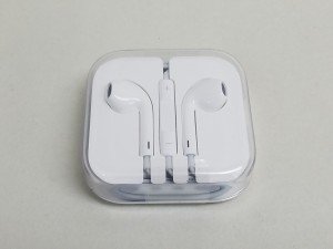 New Apple Wired Headset EarPods with a 3.5mm Headphone Jack