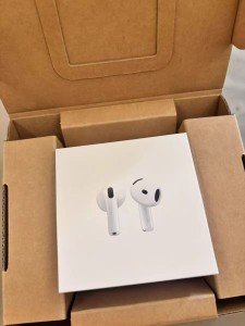 Apple 4th Gen Wireless Bluetooth Headphones