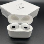 Apple 3rd Gen Bluetooth Headset with MagSafe Case