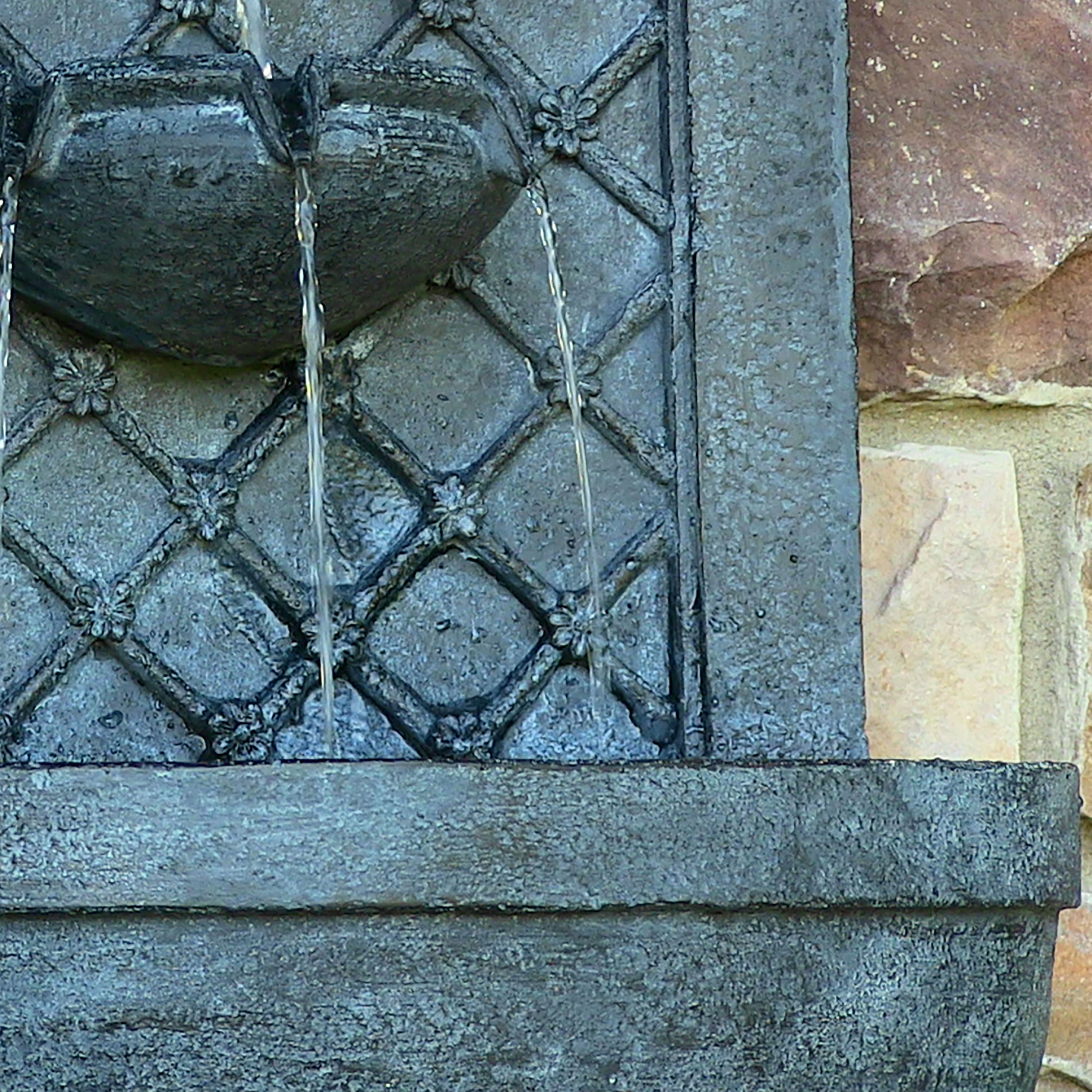 Sunnydaze Polystone Rosette Leaf Outdoor Wall-Mount Water Fountain