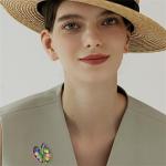 MALOYANVE Artist Paint Brush Brooch Pin for Women Colorful Gem-Inlaid Palette with Paintbrushes Gold Artist Inspired Badge Creative Jewelry for Art Lovers & Painter Gifts (Colorful Color Palette)