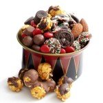 BONNIE AND POP - Christmas Gift Baskets | Holiday Chocolate, Cookies and Gourmet Sweets and Snacks | Christmas Candy Food, Holiday Care Package for Families, Friends, College, Office, Men, Women, Students, Her, Mom Him Stocking Stuffer Idea | Bonnie and Pop