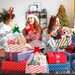 24 Pcs Christmas Baskets - Empty Gift Basket Kit with 24 Plastic Bags and 24 Pull Bows - DIY Gift Packages - 9.8 x 6.5 x 4.3 Inch Cardboard Basket for Xmas & Birthday (Red Green, Stripe Style)