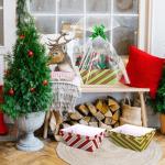 Kolldenn 24 Pcs Christmas Baskets for Gift Empty DIY Bulk 8 x 10 Red and Green Candy Cane Striped Gift Basket Kit with Handles 8 Basket 8 Bags and 8 Bows to Fill for Xmas Wedding Birthdays Wrapping