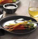 GE JES1657DMWW Microwave Oven, 1,150-watt Capacity, 1.6 Cubic Ft, 8 Auto Cooking Settings, Kitchen Essentials for The Countertop, Dorm Room or Apartment, White, Old Cu