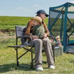 TIMBER RIDGE Lightweight Camping Chair, Portable Laurel Director's Chair with Foldable Side Table, Cooler Bag & Mesh Pocket, Compact Outdoor Folding Lawn Chair, Supports 300lbs, Grey