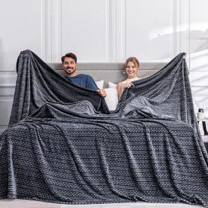 Serenhom Soft Cozy 120x120 Inches Seamless Oversized King Fleece Blanket, 3D Jacquard Decorative Giant 10'x10' California King Blanket Extra Large for Bed, Sofa, Couch, Travel, Dark Grey Chain