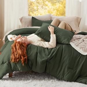 Bedsure Queen Size Comforter Set, Dark Green Soft Prewashed Bedding for All Seasons, 3 Pieces GentleSoft™ Warm Down Alternative Bed Set, 1 Lightweight Comforter (90"x90") and 2 Pillowcases (20"x26")