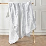 Bedsure Duvet Insert King Size - Lightweight Comforter, Quilted Cooling Duvet Insert, Down Alternative Comforter with 8 Tabs, GentleSoft™, Striped, Machine Washable, King, 90x102 inches