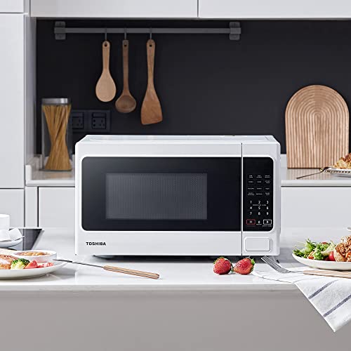 Toshiba 800w 20L Microwave Oven with 6 Preset Recipes, 11 Power Levels, Procedural Memory, Auto Defrost, and Digital Display - White - MM-EM20P(WH)