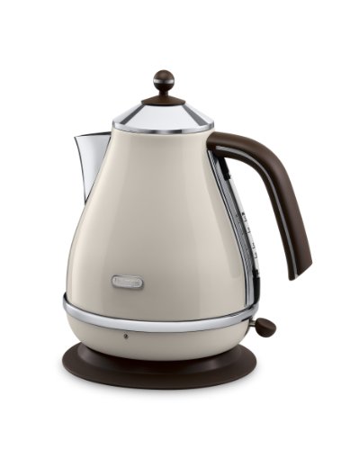 De'Longhi Vintage Icona KBOV3001BG Kettle - Pastel Cream and mahogany finish (color may vary slightly due to photographic effects)