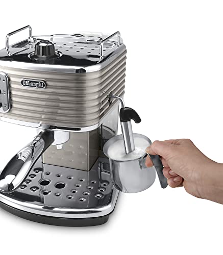 De'Longhi Scultura Traditional Barista Pump Espresso Machine, Coffee and Cappuccino Maker, ECZ351BG, 1.4 liters, Champagne