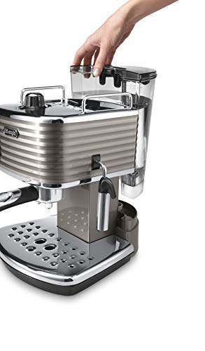 De'Longhi Scultura Traditional Barista Pump Espresso Machine, Coffee and Cappuccino Maker, ECZ351BG, 1.4 liters, Champagne