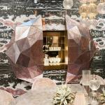 Wine cabinet design sense light luxury high-end luxury glass display cabinet wall-mounted diamond decorative locker