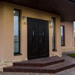 GLOBE Electric 44176 1-Light Outdoor/Indoor Wall Sconce, Matte Black Finish, Clear Glass Shade, Weather-Resistant Modern Exterior Light