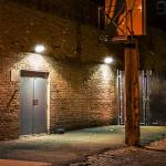 LED Barn Light, Dusk to Dawn Outdoor Lighting with 100W 10000LM 5000K Daylight, IP65 Waterproof Outdoor Security Flood Lights for Garage Yard Street Warehouse Use