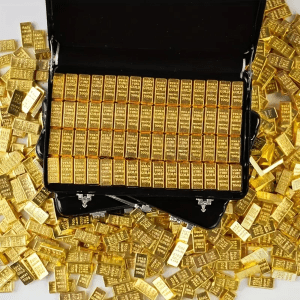 Mini Gold Bar Replica - 24K Gold-Plated Alloy Collectible, Decorative Display Model for Home/Office, Investment Prop Gift (Reali