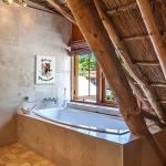 hold fizz Horse Canvas Wall Art, Horse Pictures Animal Wall Decor, Just A Girl Who Loves Horses Painting Prints Artwork for Living Room Bedroom Home Office Wall Decorations