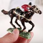Hand Painted Enamel horse race Trinket Box for Home Decor, Unique Keepsake Collectible Figurine Jewelry Organizer Storage, Personalized Handmade Statue Decorative Ornament Gifts (Black Horse Race)