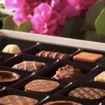 Lindt Lindor Extra Large Chocolate Gift Box 427g