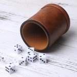 RERIVER Brown PU Leather Dice Cup Set, Felt Lined Dice Shaker with 6 Dice for Liars Farkle Yahtzee Game