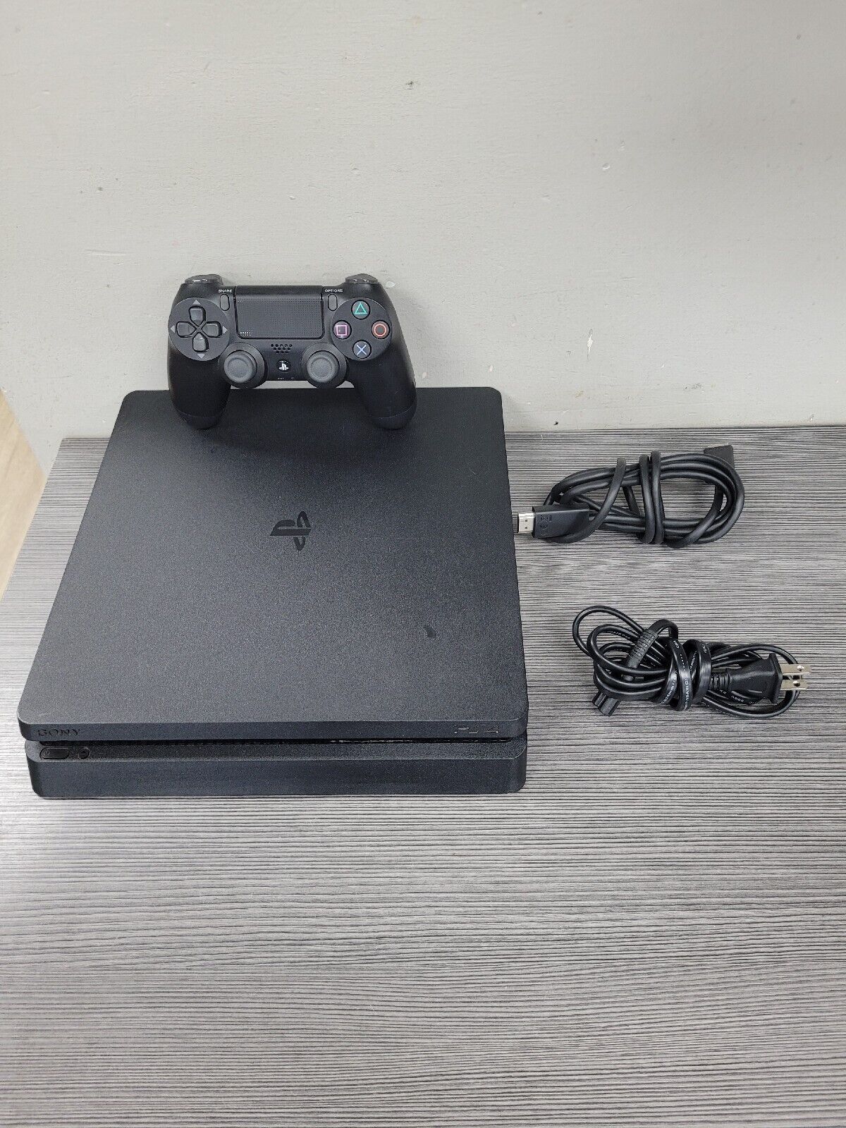 Sony PlayStation 4 Slim CUH-2215B 1TB PS4 Console & jet black Controller