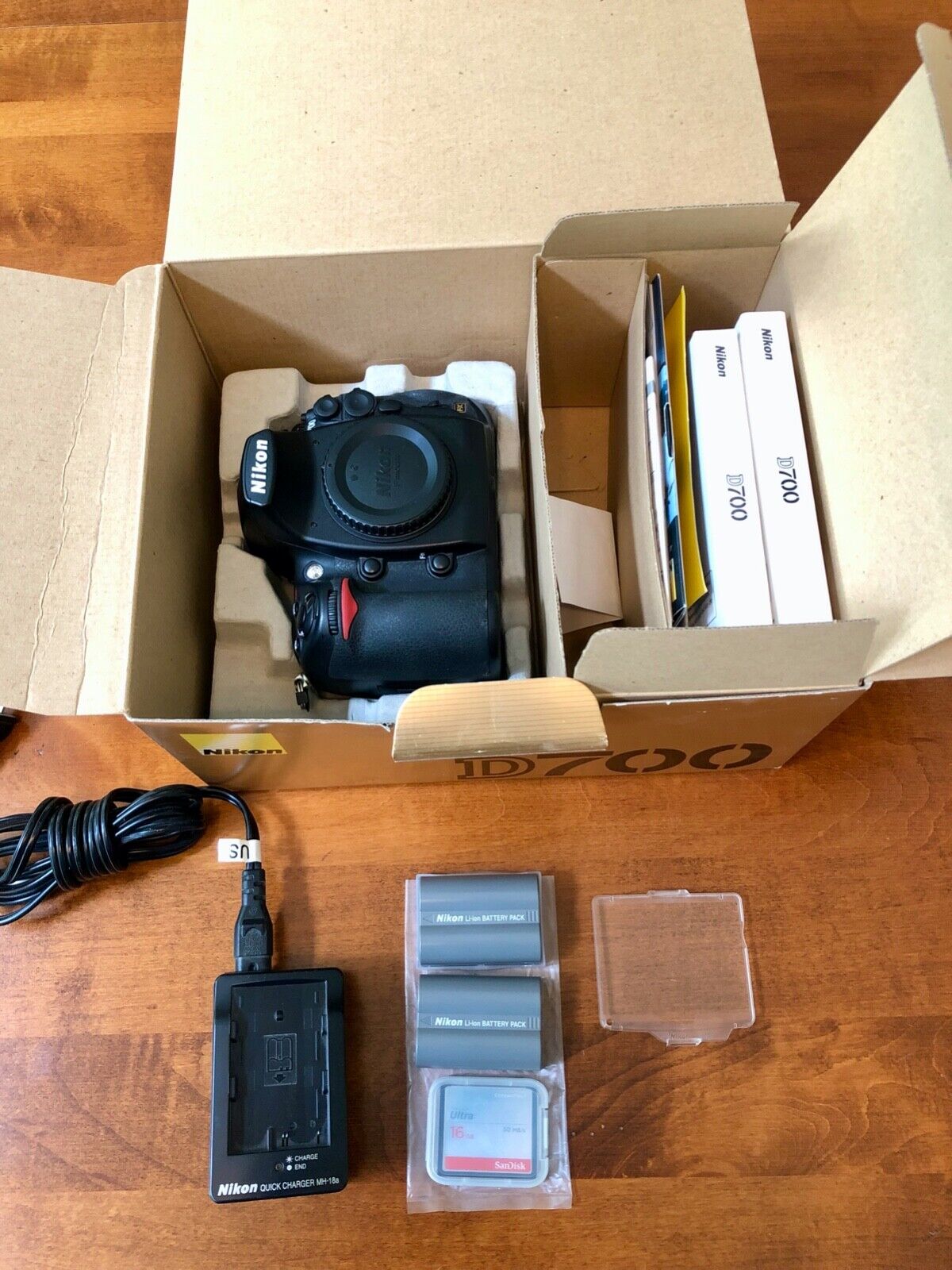 Nikon USA D700 Digital Camera - Shutter count 22,000 [Excellent ] in Box, plus !