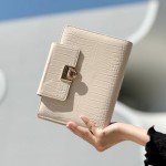 EGOSUNNY Luxury Crocodile Muse Journal - A5 Binder Undated Planner Cover with 80 Sheets, Dividers & Metal Ballpoint Pen - Refillable 6-Ring Journal Notebook - Gift for Birthday & Mother’s Day