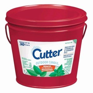 Cutter Candle, Outdoor Soy Wax Candle Made with Real Citronella Oil and Cornmint Oil Reduces The Presence of Mosquitoes with A Light, Fragrant Citronella and Mint Scent, 17 Ounces