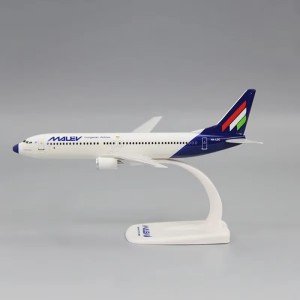 1/200 Scale B737-800 Malév MALEV Airline Aircraft Model Plastic ABS Assembly Plane Model Adult Boys Collectible Decorative Gift