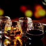 Set of 4 Stemless Wine Glasses with Gold Rim