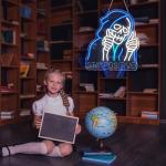 STAY POSITIVE Neon Sign Wall Decor, Motivational Skeleton‌ Lights up, Inspirational LED Sign Halloween Party Decorations for Man Beer Bar Man Cave Pub Garage Workshop