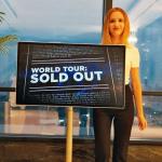 32-Inch Portable Smart Monitor with Mobile Stand