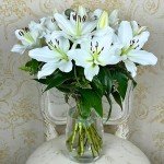 Elegant White Scented Lily Bouquet with Gift Card