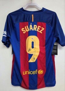 Luis Suarez Signed Barcelona Jersey - Beckett Authenticated