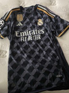 Real Madrid 2023/24 Camavinga Player Jersey - Large