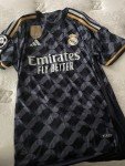 Real Madrid 2023/24 Camavinga Player Jersey - Large