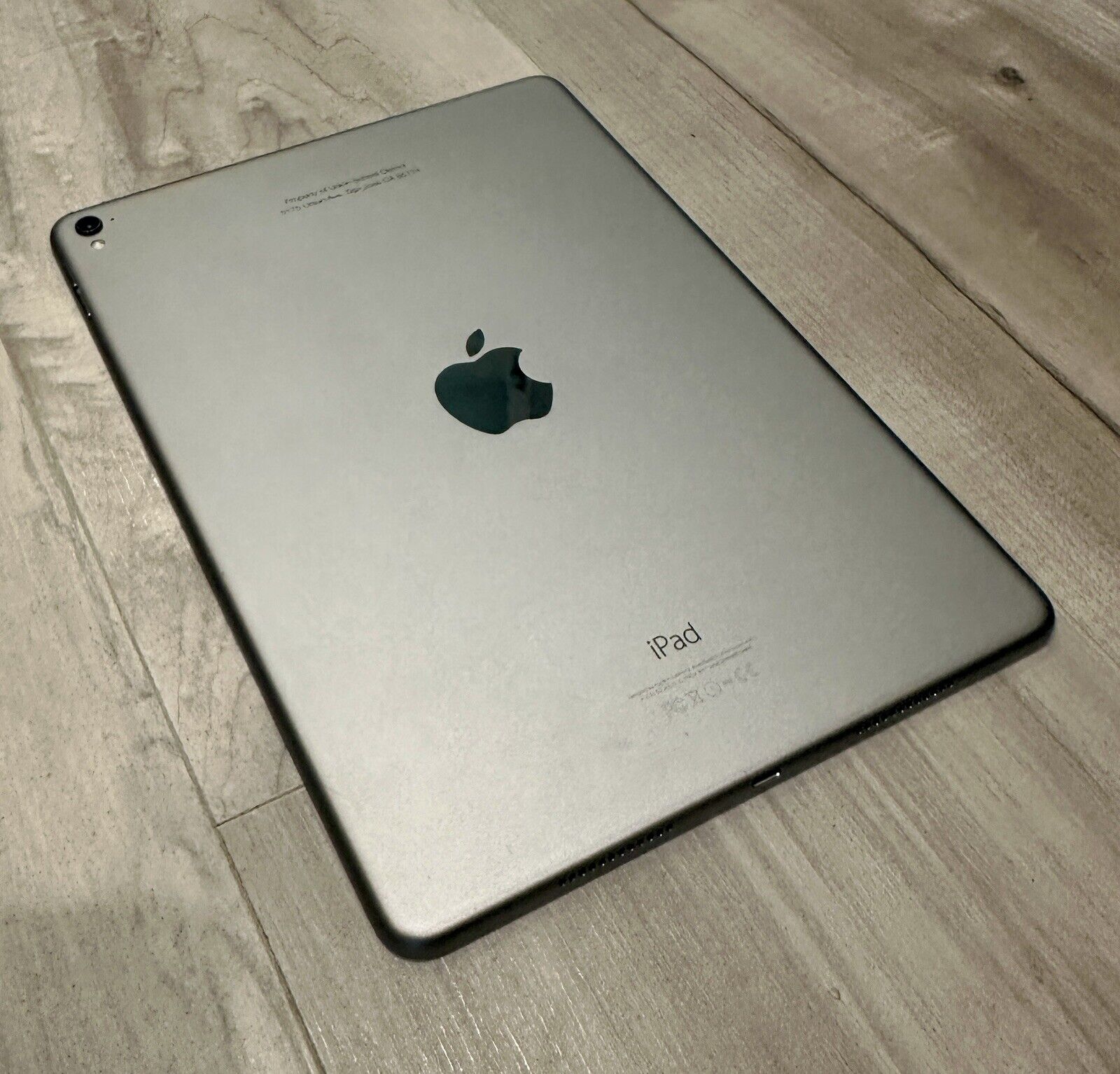 Apple iPad Pro 9.7" Wi-Fi 32GB - Gray