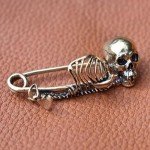 Gothic Skull Pin Brooch - Halloween Accessory