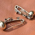 Gothic Skull Pin Brooch - Halloween Accessory