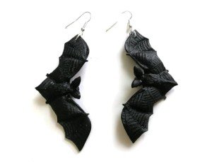 Spooky Black Bat Earrings for Halloween Vibes