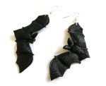 Spooky Black Bat Earrings for Halloween Vibes