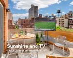 SYLVOX 32 inch Outdoor TV, Full Sun Outdoor Television 1500 Nit High Brightness, 1080P FHD Sunlight Readable Display, IP55 Weatherproof TV, Smart TVs for Outdoor Entertainment (Pool SE/2025)