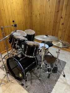TAMA ROCKSTAR 7-Piece Drum Set, Stands, Seat, Shell cases, Pedal, Local Pickup