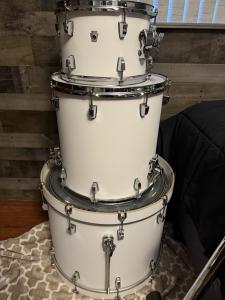 Ludwig Neusonic White 3-Piece Drum Set