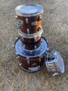 Pearl DLX Series 4-Piece Drum Set