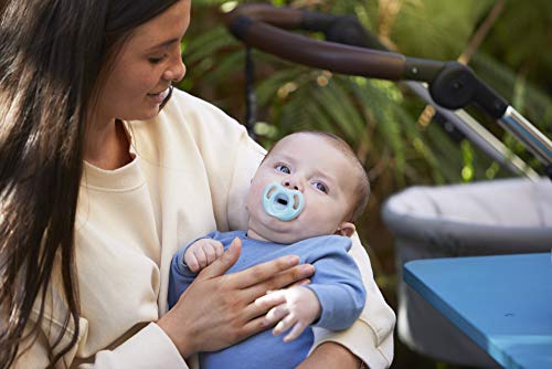 Tommee Tippee Ultra-Light Silicone Pacifier, Symmetrical One-Piece Design, BPA-Free Silicone Binkies, 0-6m, 4-Count