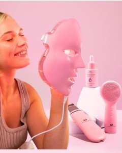 LED Face Mask Light Therapy Spa Kit (4 Pieces)