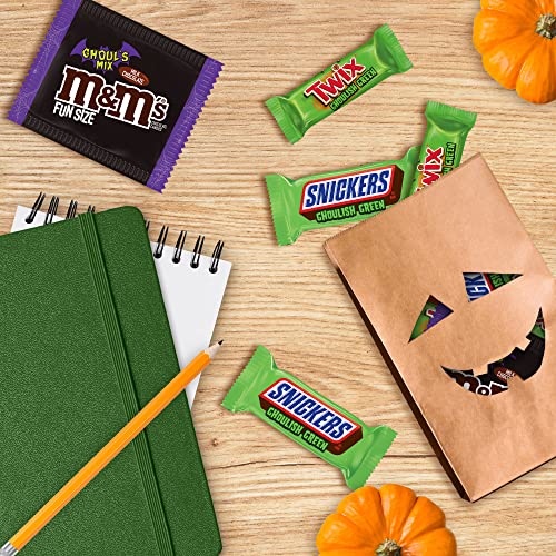 MARS Chocolate M&M'S, SNICKERS & TWIX Ghoulish Green Halloween Chocolate Candy Variety Pack, 26.82 oz, 50 Piece Bag