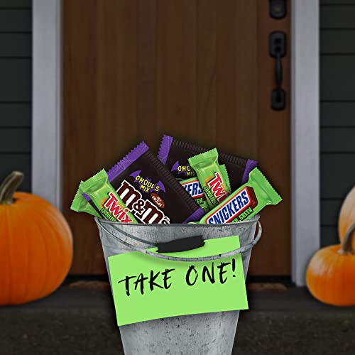 MARS Chocolate M&M'S, SNICKERS & TWIX Ghoulish Green Halloween Chocolate Candy Variety Pack, 26.82 oz, 50 Piece Bag